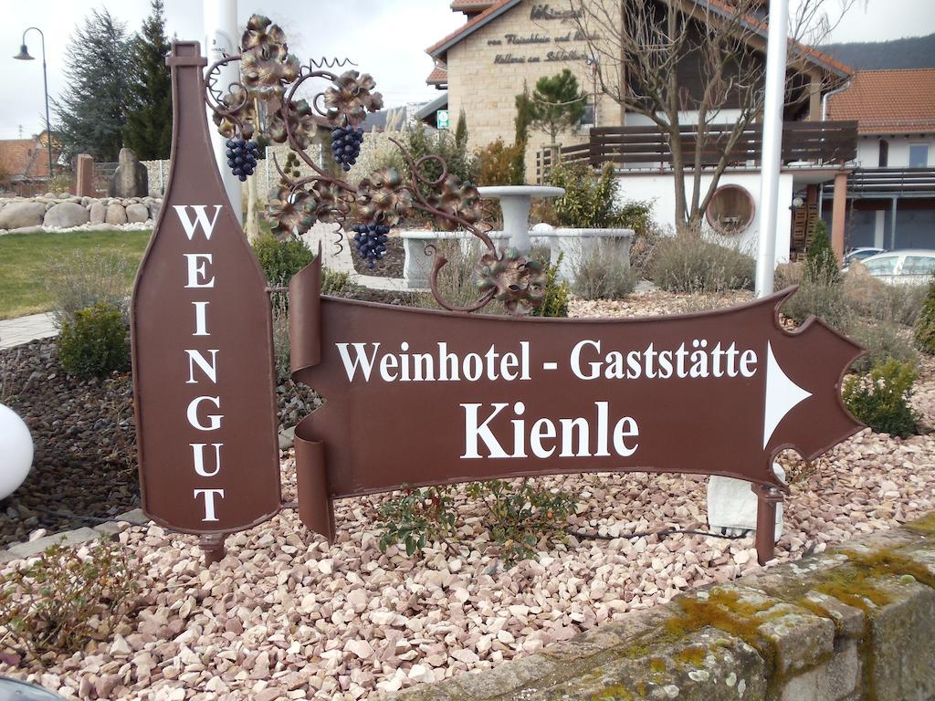 Weinhotel Kienle Burrweiler Bagian luar foto